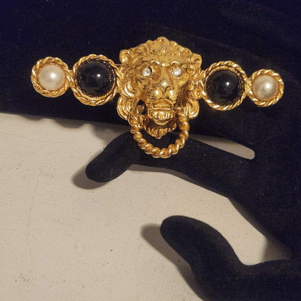 Lion Brooch Gold Tone white Black Cabochon Pin